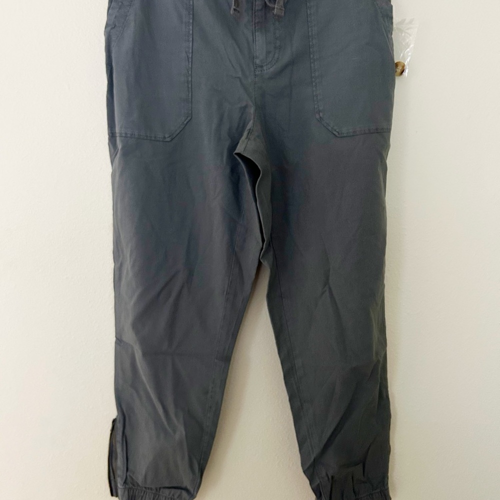 Women's Charcoal Cropped Pants